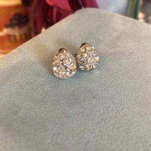 Beautiful pear shaped diamond earrings